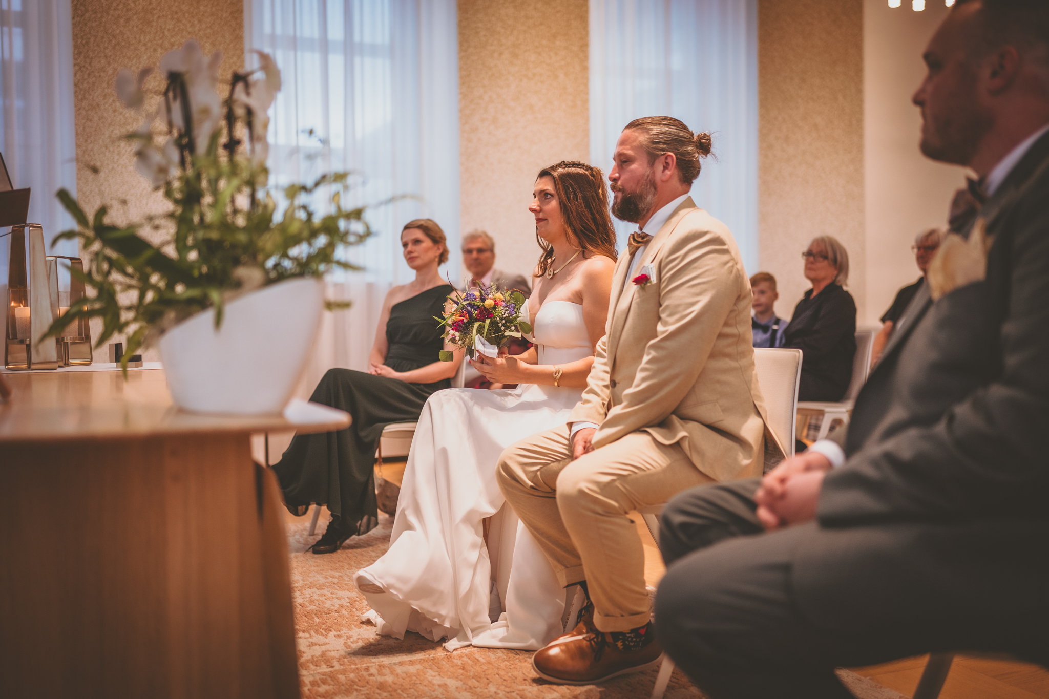Das Brautpaar im Standesamt - Hochzeitsfotograf chiemgau